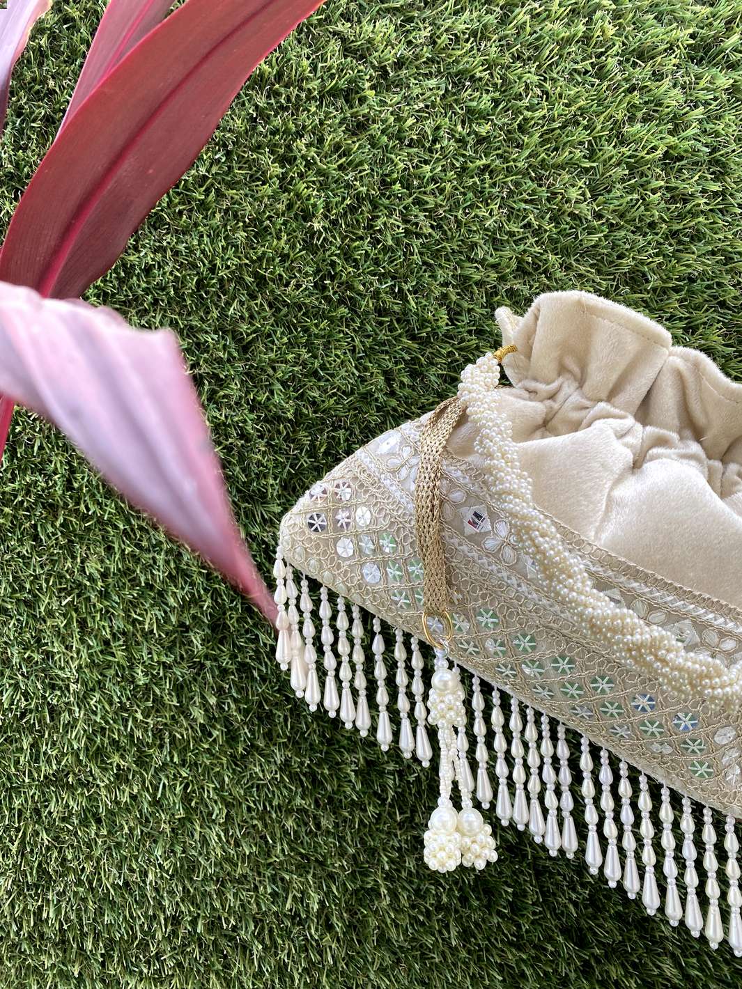 Fringy Pearl Edition Potli