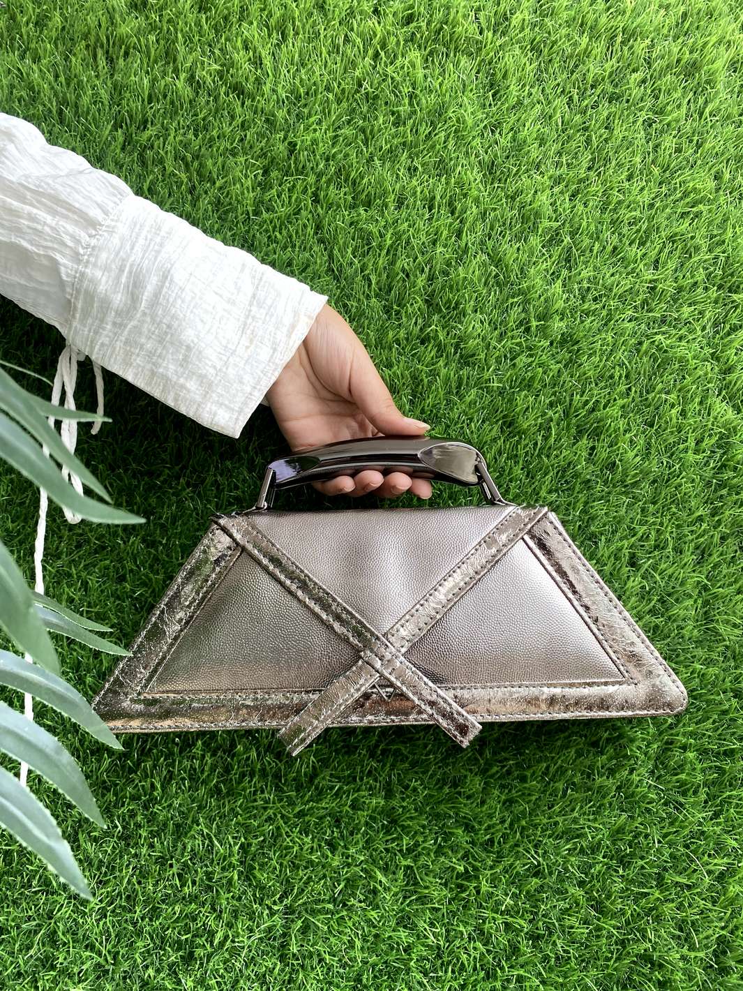 Glamour Arc Handle Clutch