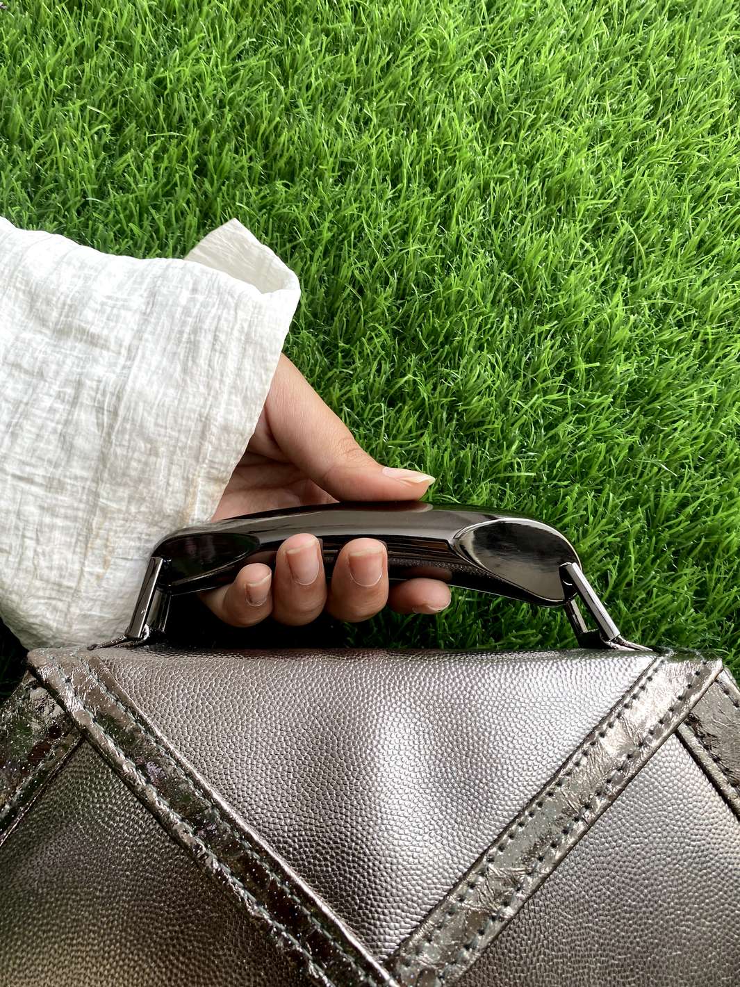 Glamour Arc Handle Clutch