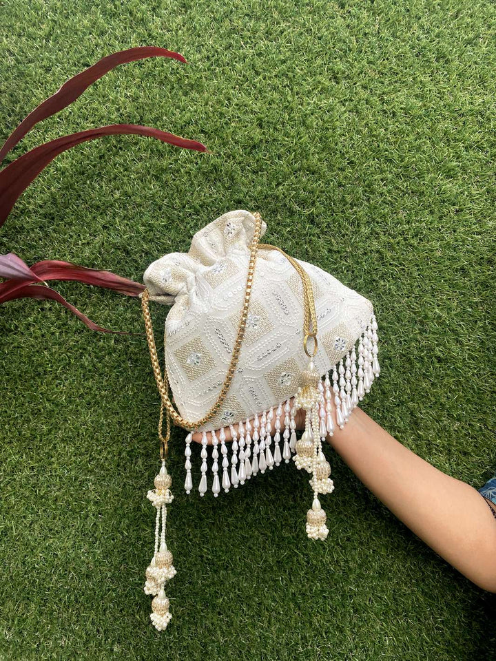 Pearl Hangs Potli