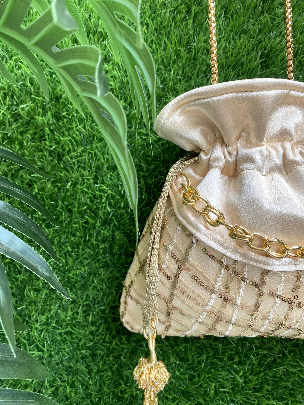 Ivory Checkered Shades Potli