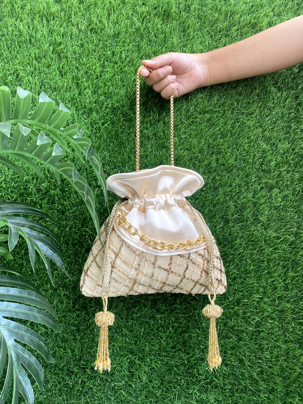 Ivory Checkered Shades Potli