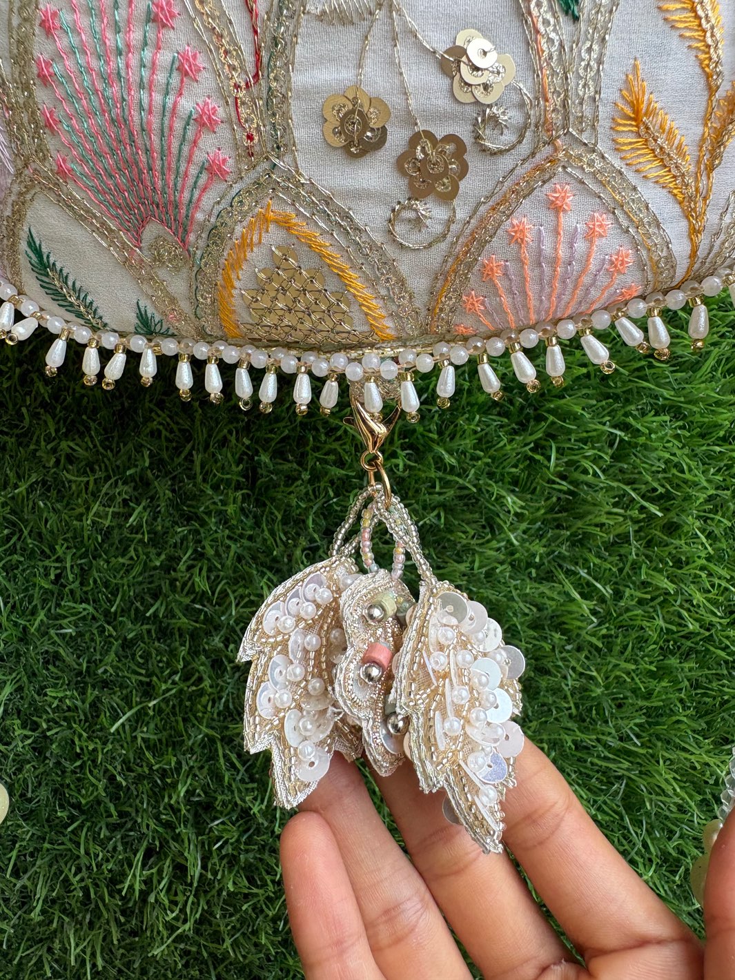 Details of the tassels