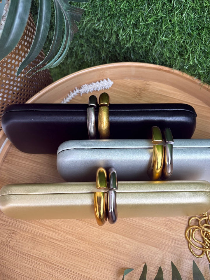 The Interlock Sleek Clutch