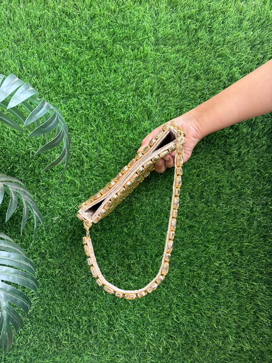 Glamorous micro clutch bag for festive occasions and celebrations - Inside View
